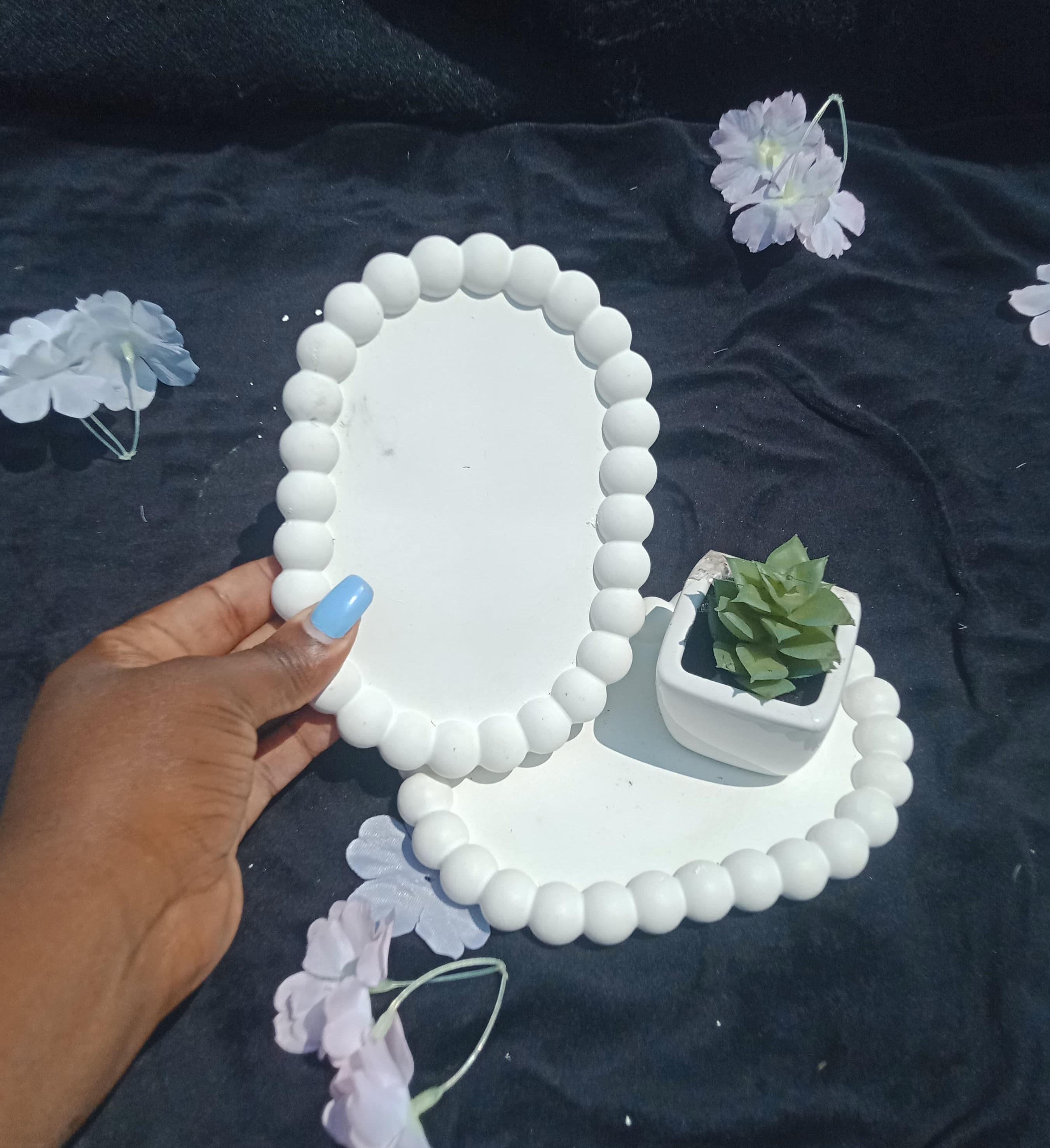 DECOR CERAMIC OVAL BUBBLE TRINKET TRAY/AFFORDABLE,AESTHETIC DECOR PIECES/JEWELRY TRAY/CANDLE TRAY/COASTERS.16.5CM LONG-11.5CM WIDE