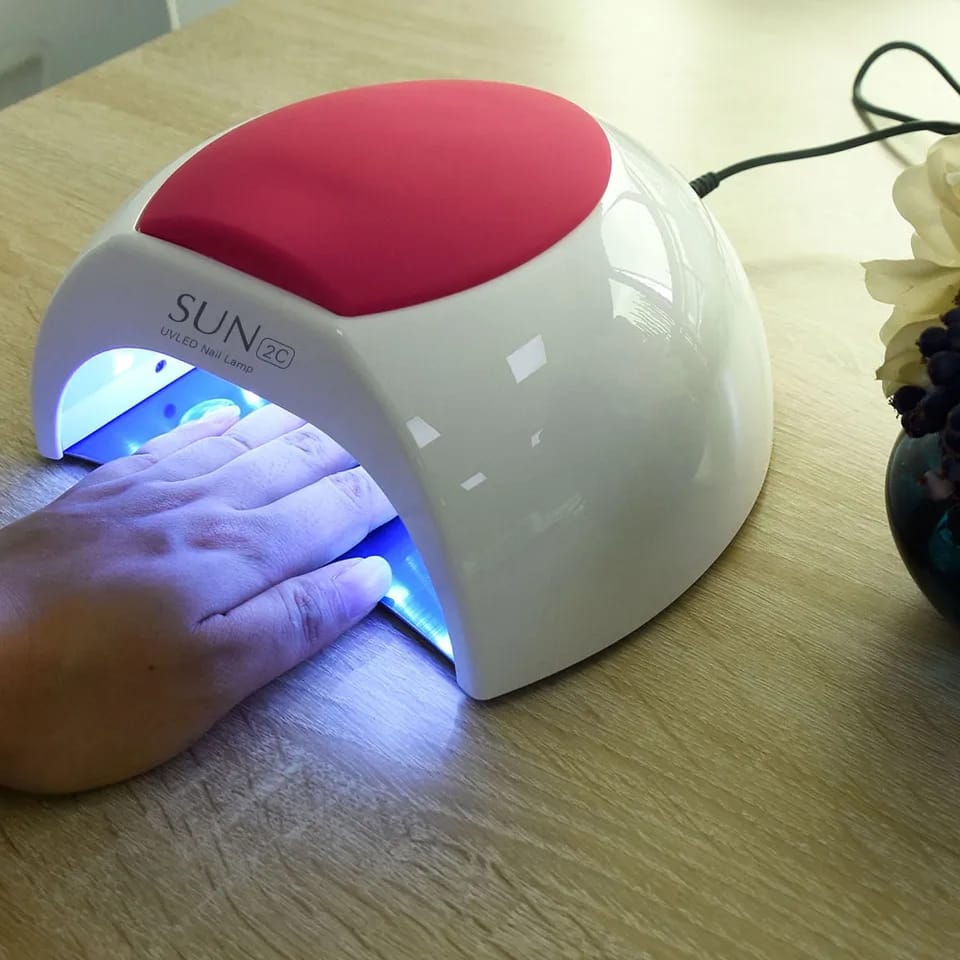 Quality Gel Polish uv dryer ,48Watts . Takes 2min to dry gel Polish thus helping in energy saving ,Polygel and Overlay / Buildergel