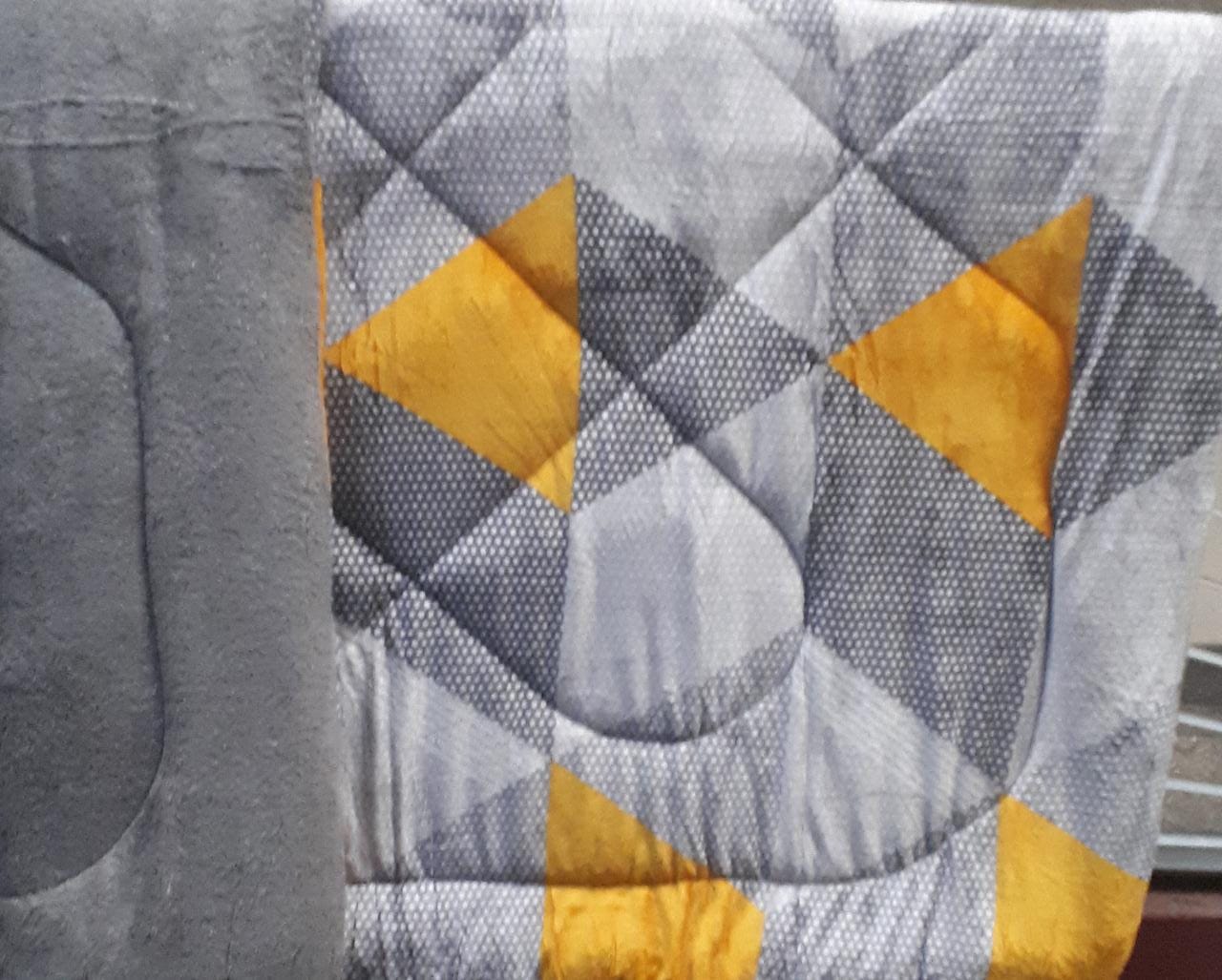 Heavy Woolen blankets  5*6;This  was designed with your comfort in mind. It is portable and therefore allowing you to carry it with you while travelling and even other activities