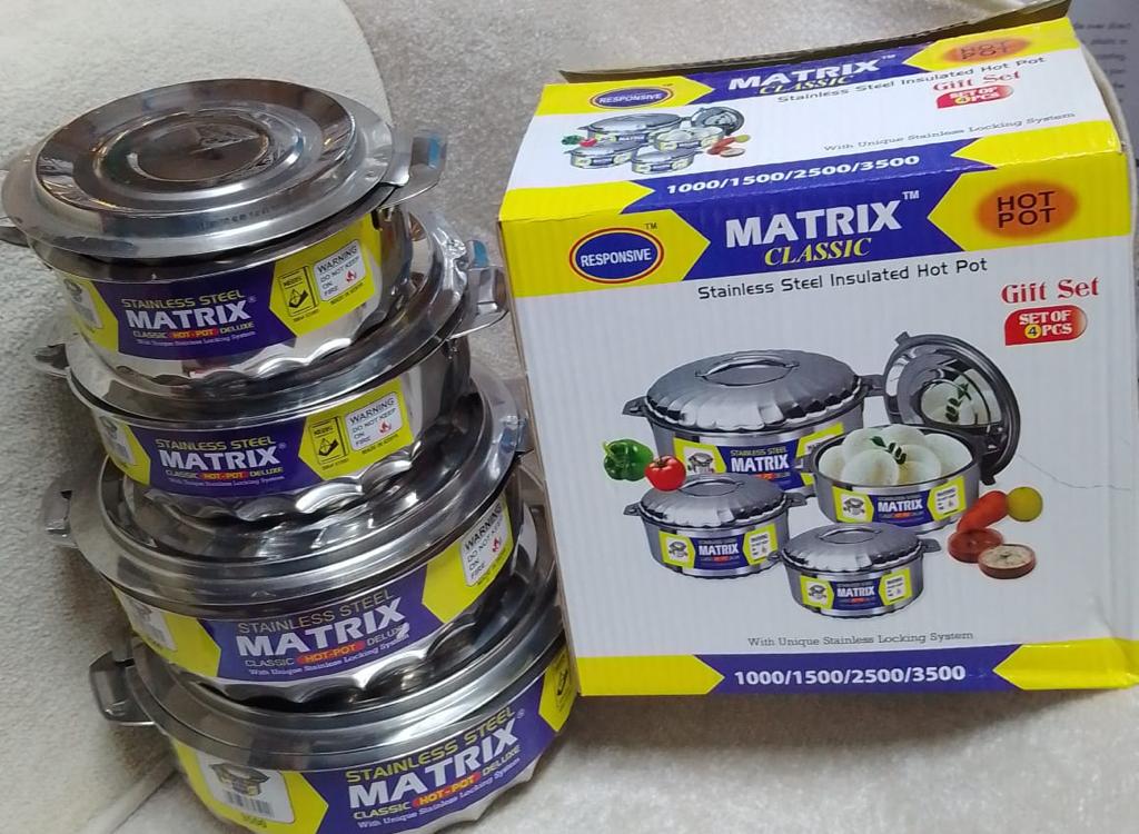 4 pcs hotpot matrix;
Keeps your food piping hot for 12 hoursCasserole designed with an inner round containerSimple and fuctional lid for easy use