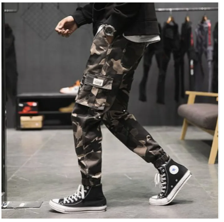 CAMOUFLAGE PANTS GREEN WE ONLY HAVE SIZE 33