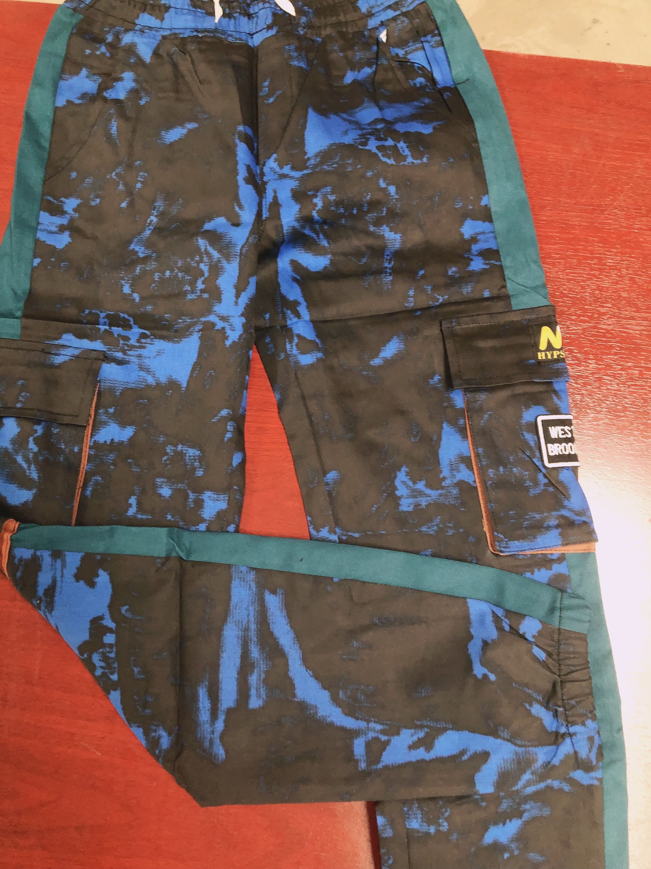 CAMOUFLAGE PANTS GREEN WE ONLY HAVE SIZE 33