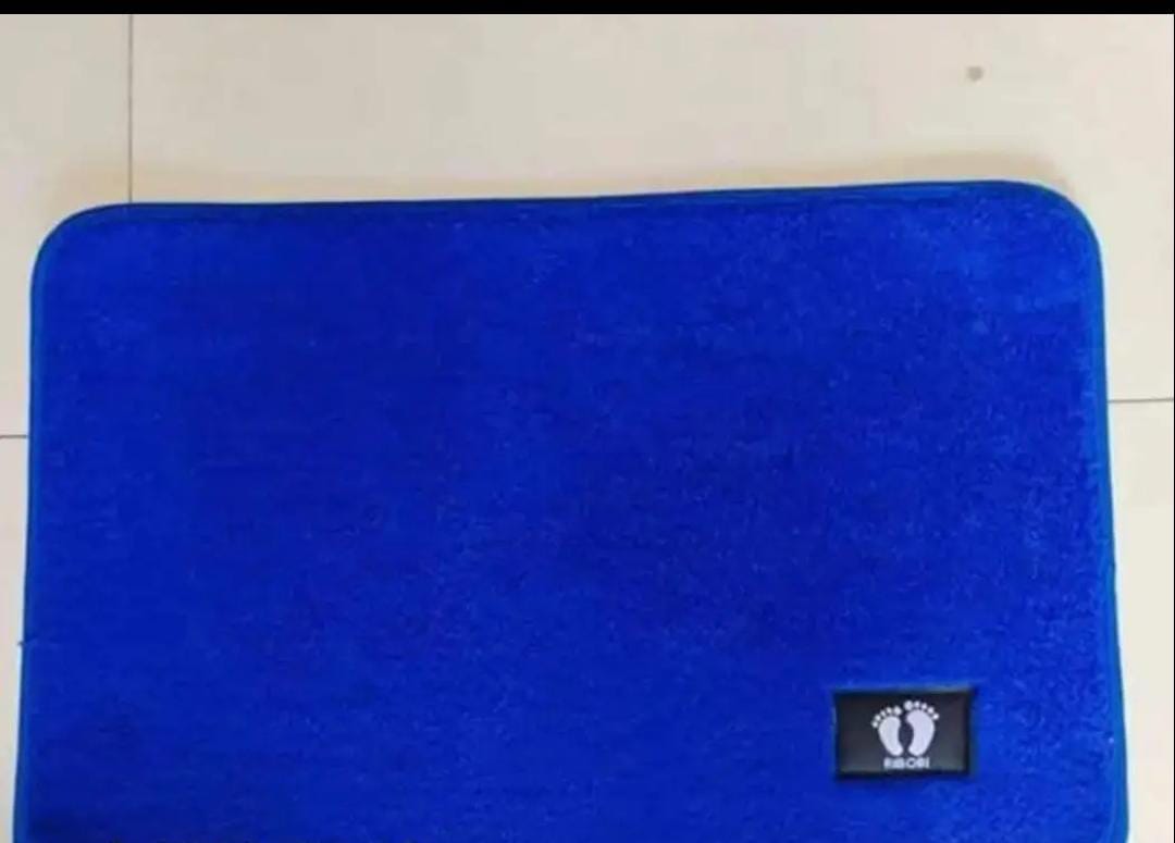 Door matt/Bath matt 50x80cm;;

High quality absorbent door mat for living room, bathroom, bedroom or dining room which is anti-slip
