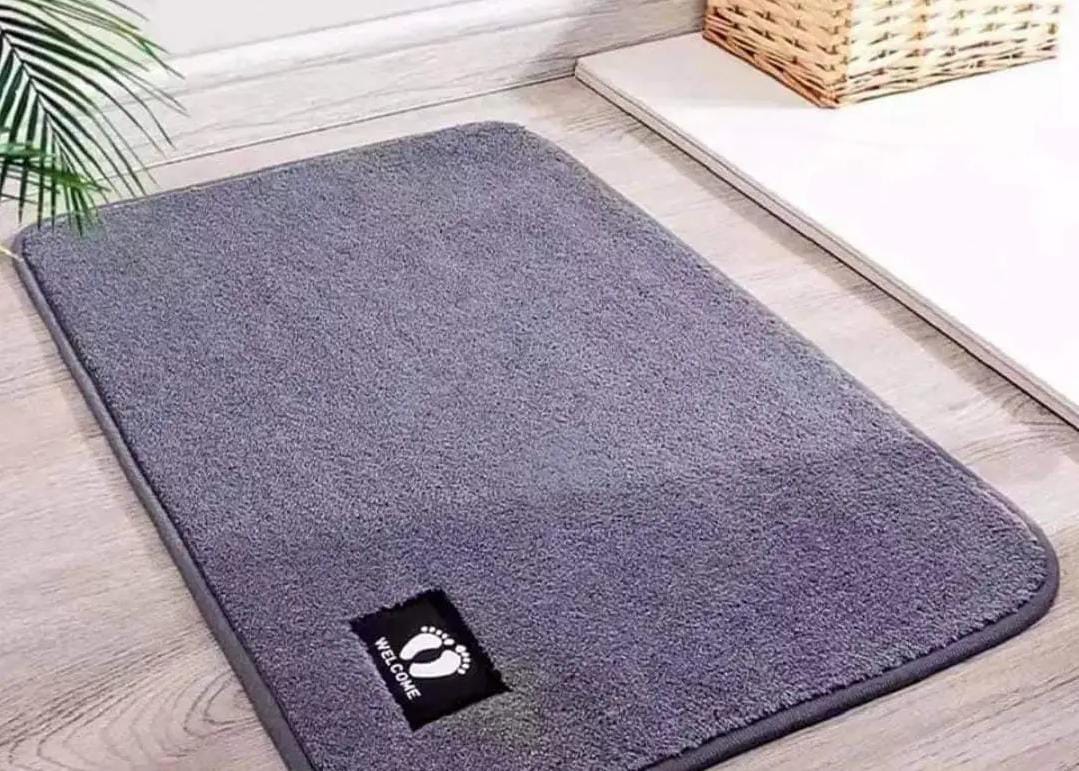 Door matt/Bath matt 50x80cm;;

High quality absorbent door mat for living room, bathroom, bedroom or dining room which is anti-slip
