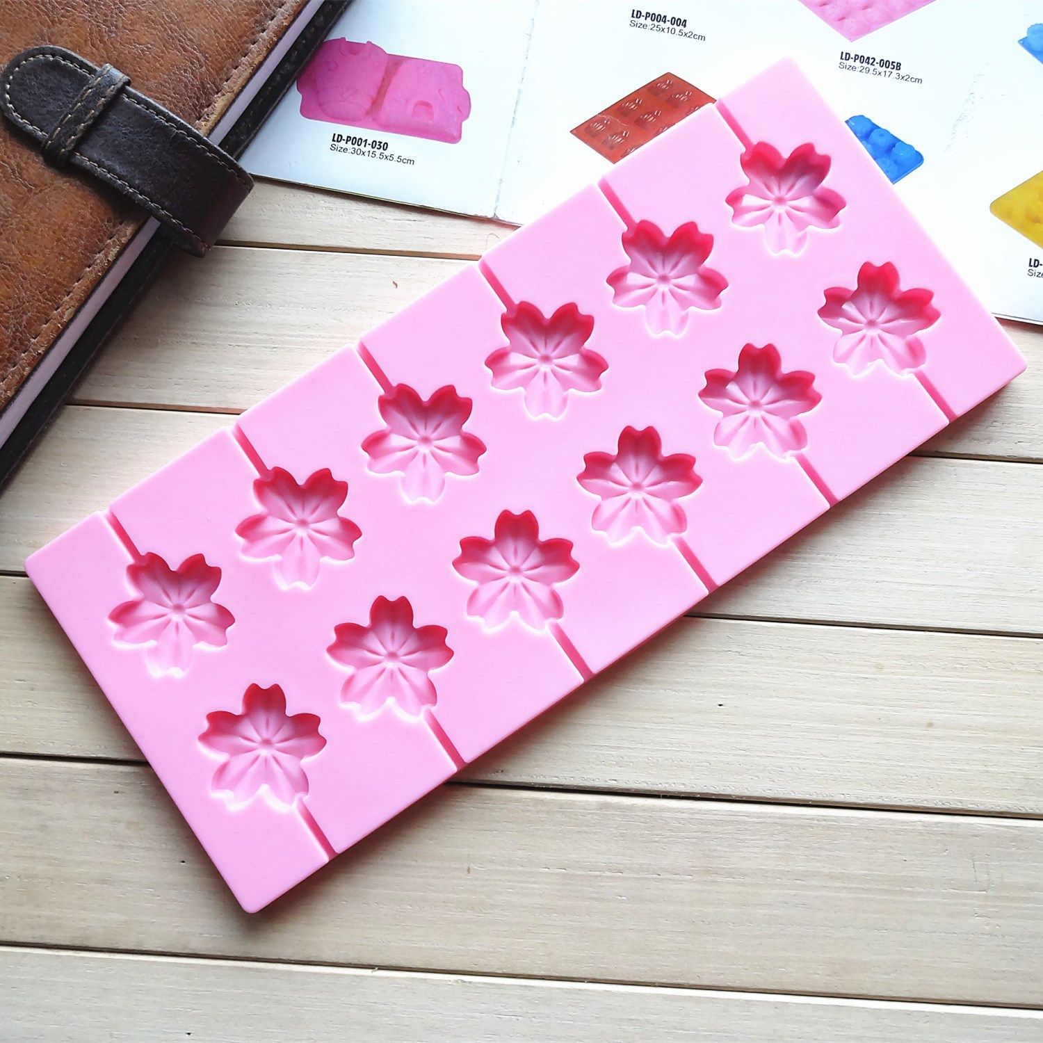 12 Lollipop Mould Cat's Claw Suit Household Silicone Cartoon Flip Candy Mould Cat's Claw Candy Tool Dripping Mould