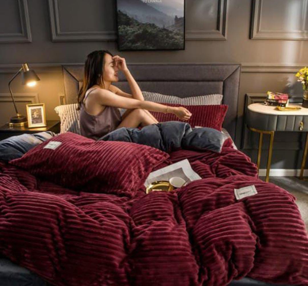 Velvet duvets Glam your bedroom with these warm VELVET duvet set that comes with a FLEECE bedsheet & 2 pillowcases. The Duvet is soft, durable and luxurious to touch. With this you will have a very p