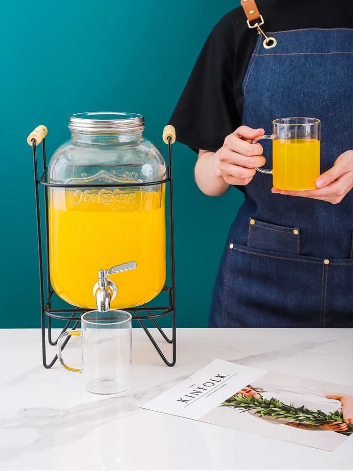 Juice dispensers This single juice dispenser is used for chilling non-carbonated beverage.
Perfect for keeping drinks cold
Elegant Design Ideally used for Hotels, Caterings, Restaurants, Buffet and Ca