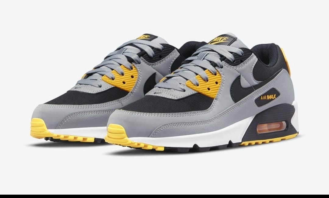 Nike Air Max 90 Mens comfortable Sneakers with an authentic style.