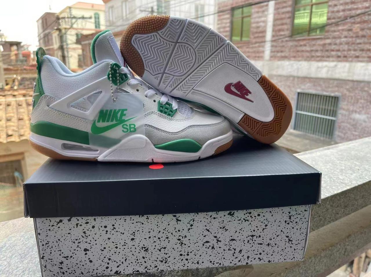 New Arrival Air Jordan 4 SB ''Pine Green '' Unisex Sneakers Original & Best Quality Men's J4 Shoes