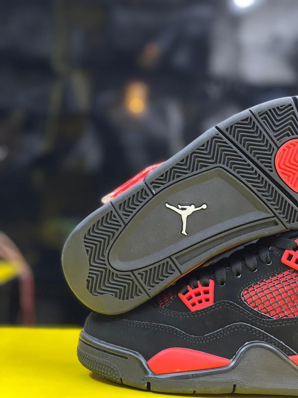 Air Jordan 4 Retro 'Red Thunder' (ON-FOOT)
