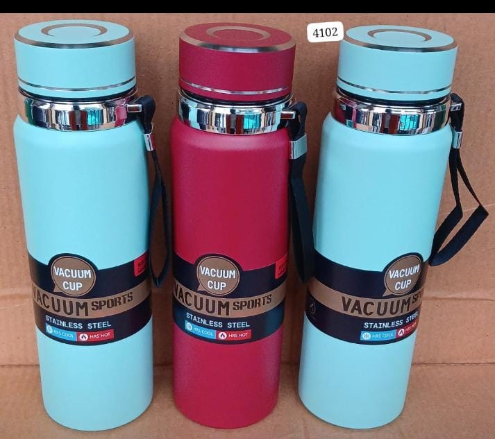 Vacuum flask KEEP TEMPERATURE----With double layer insulation. high performance temperature retention, keep hot and cold up to 24 hrs.
STAINLESS STEEL---The bottle is made of stainless steel. Resist