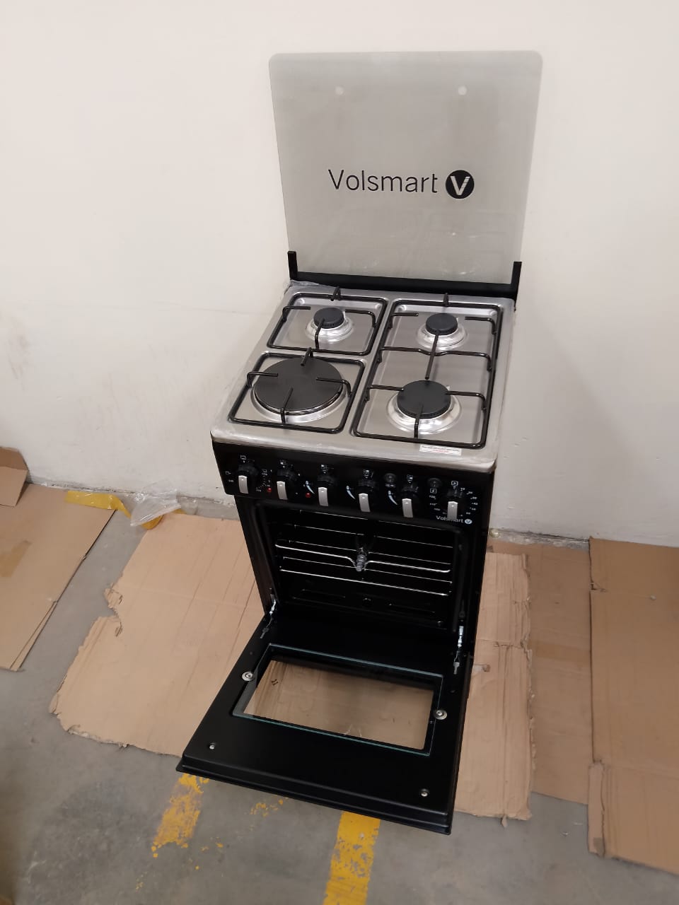 Volsmart 3+1 standing cooker with electric ovenBuilt-in Temperature Controller

Stainless Steel Panel

Sturdy Glass Top

Oven with Heavy chromed oven grill & one oven tray
Double Glass Oven Door