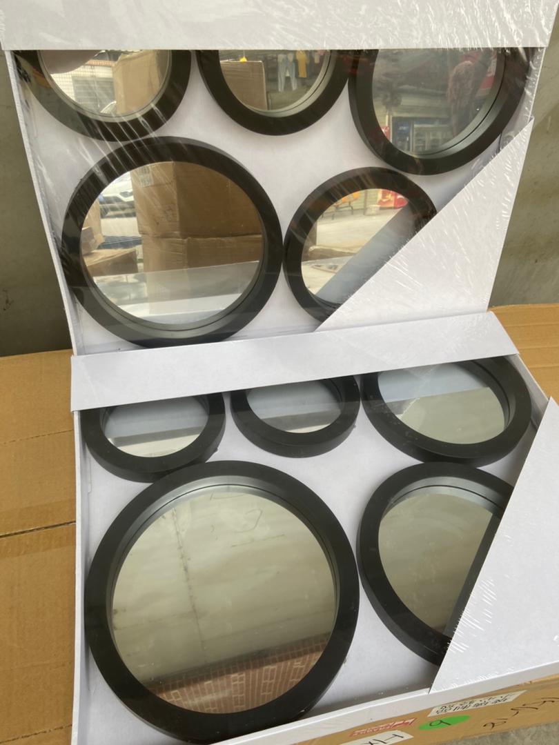 5-in-1 classy wall-mounted decor mirrors are available in black or gold