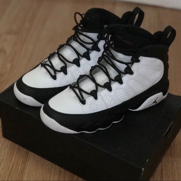 ORIGINAL NIKE AIR JORDAN 9, FASHIONABLE SNEAKERES BLACK AND WHITE. (AIR FORECE 1 AIRFORCE)