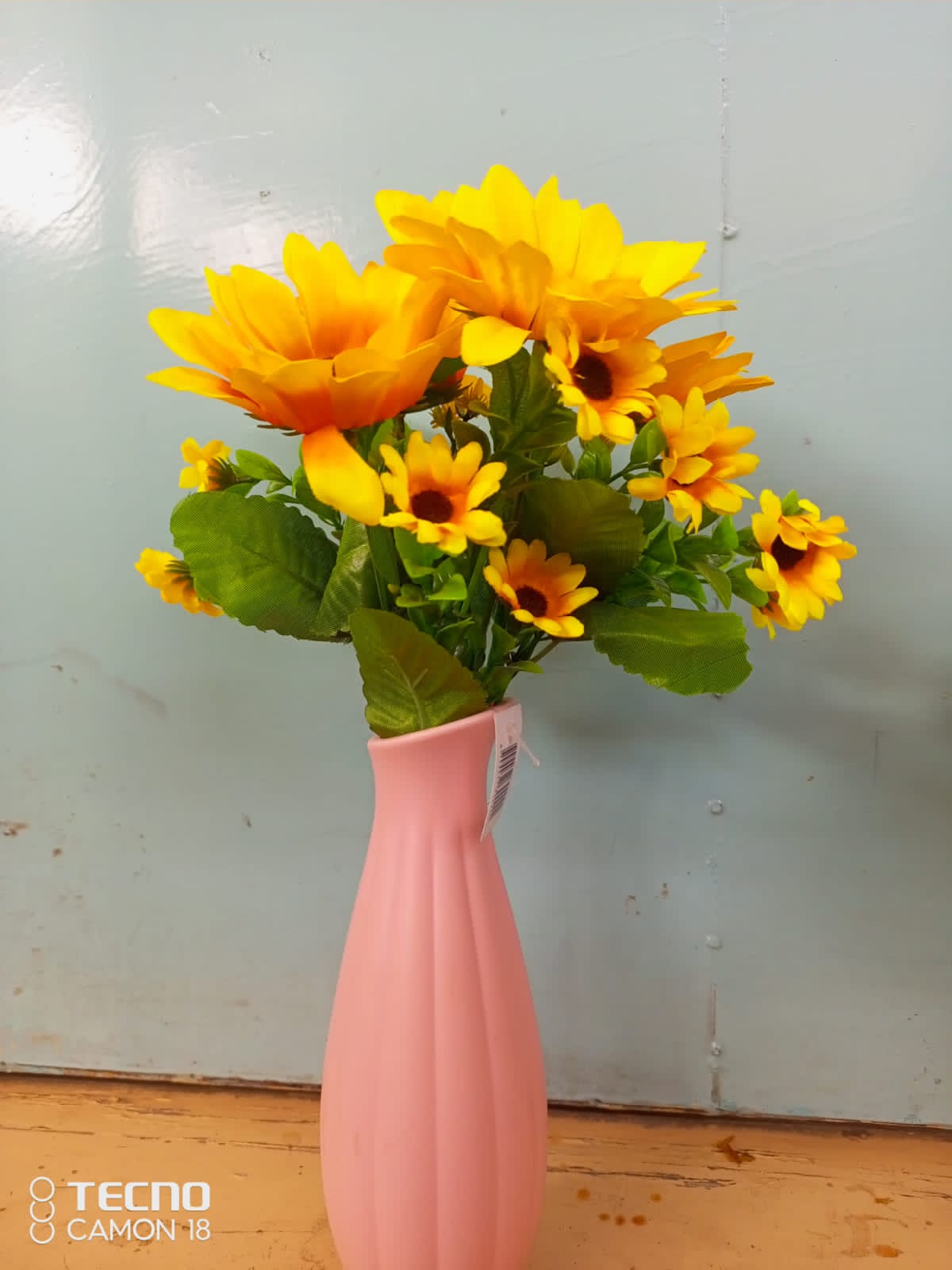 Long Flower Vases.Decorative Flower  Wooden Vase.A very beatifull wooden log vase suitable for home, office or church decor. it is made of high quality and durable wood and beutifully decorated to bri