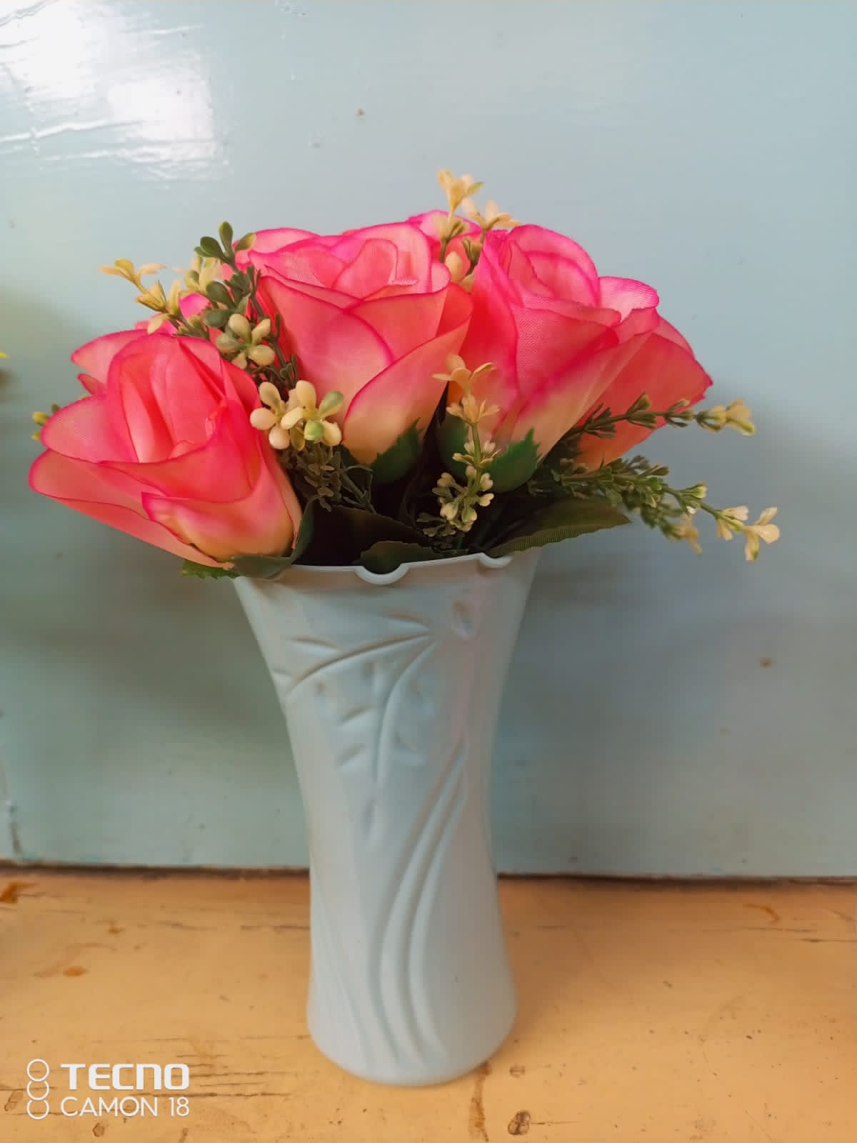 Long Flower Vases.Decorative Flower  Wooden Vase.A very beatifull wooden log vase suitable for home, office or church decor. it is made of high quality and durable wood and beutifully decorated to bri