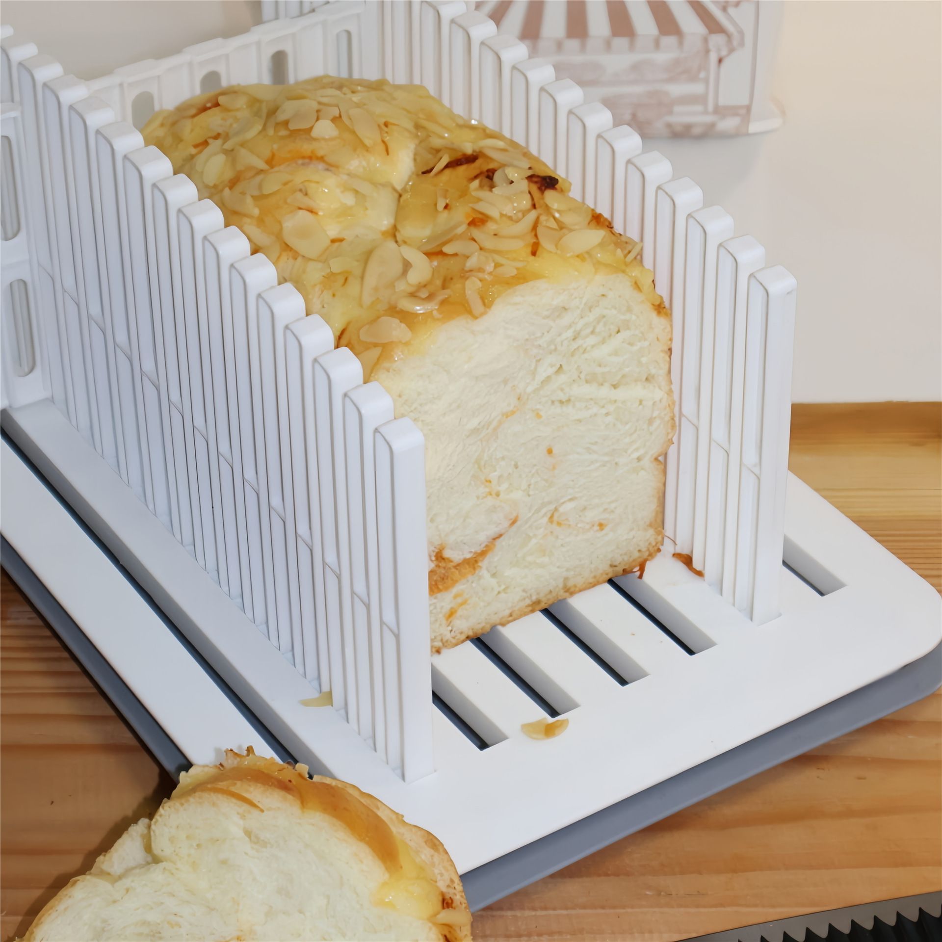1pc Adjustable Bread Slicer Guide Toast Bread Slicer Stand Foldable Loaf Cutter Rack Baking Tool Cutting Guide Sandwich Cutter Mold Plastic Slicing Tool with Crumb Tray