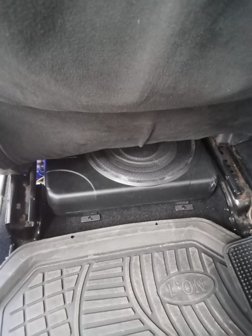 Toyota Hilux Underseat Subwoofer 180W