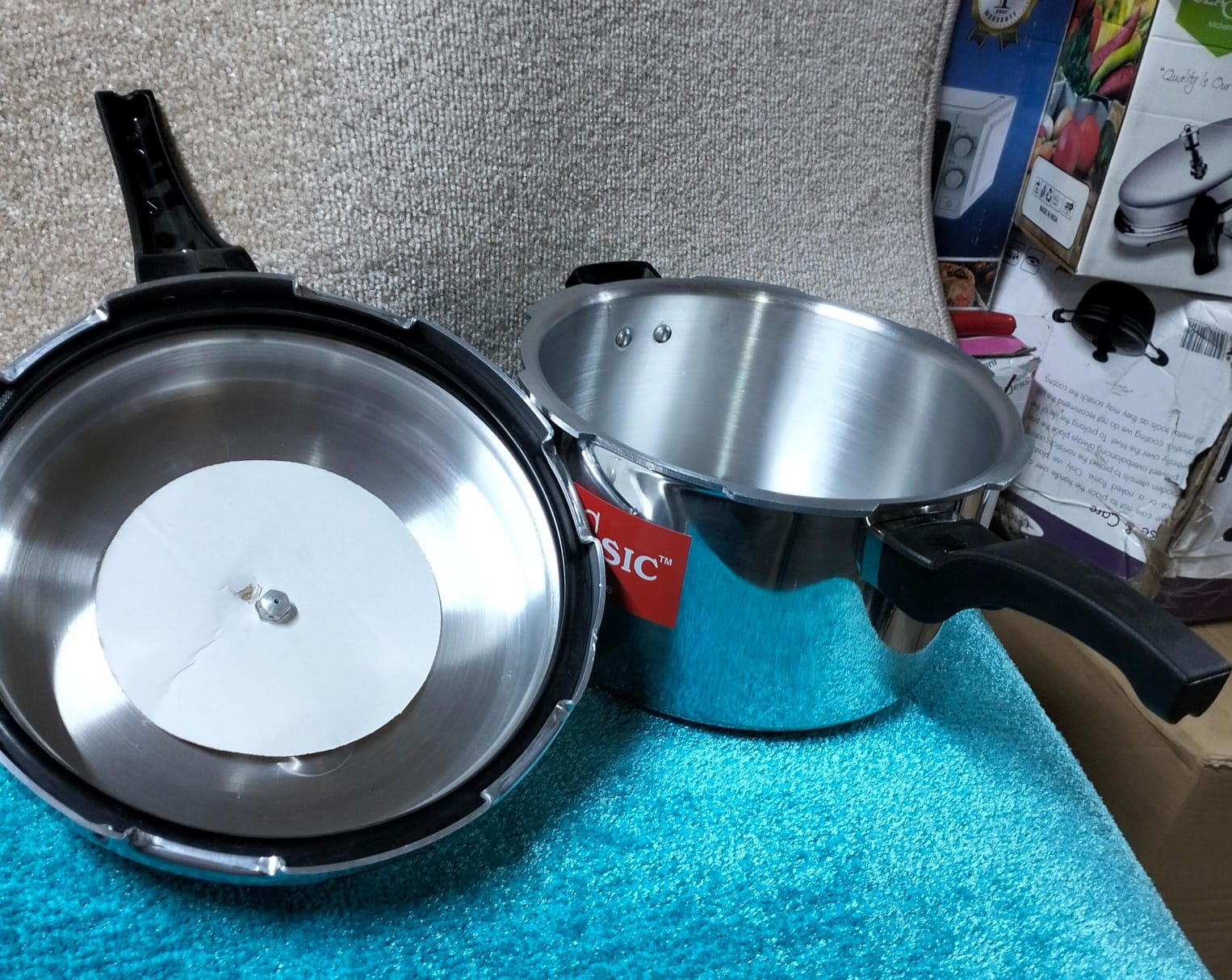 3Ltrs Aluminium Pressure Cooker. The High-speed pressure cooking preserves flavors and nutrients. Protective features include pressure release devices and a cover lock that keeps cooker from being ope