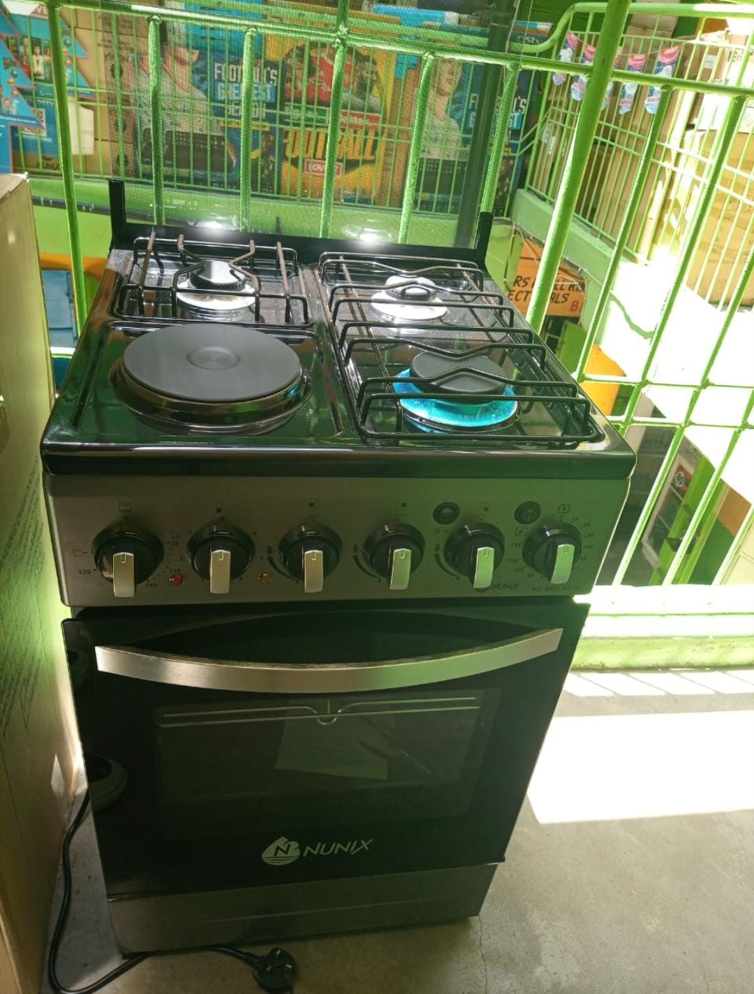 Nunix Standing Cooker, 3 Gas Burners, Hot Plate AND Electric Oven
