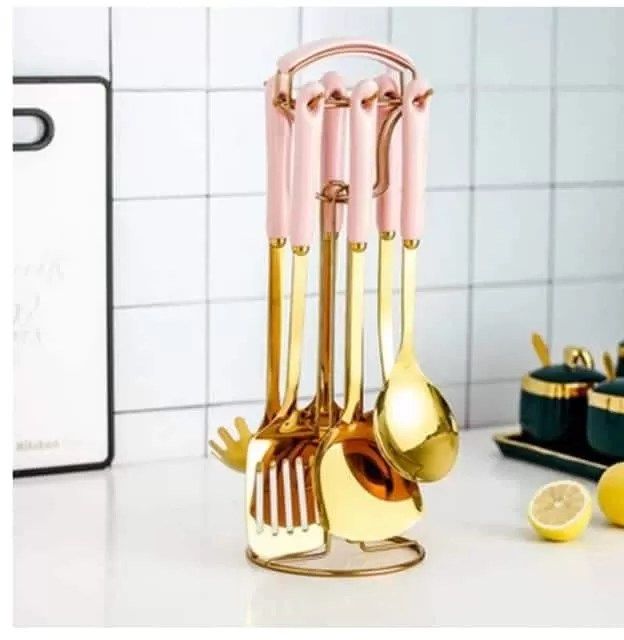 High QUALITY 6pcs +1stand Heavy Golden Serving spoons set 

Consist of;
2pcs short spoon
2pcs soup spoon
1pc fry spoon
1pc spaghetti