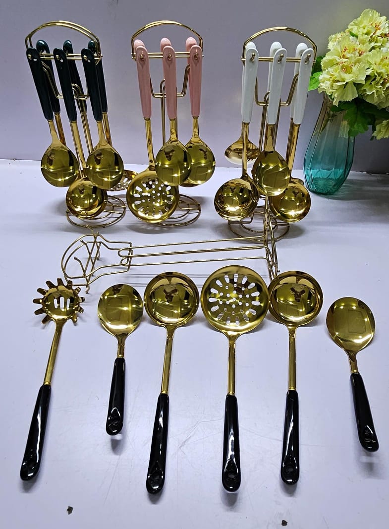 High QUALITY 6pcs +1stand Heavy Golden Serving spoons set 

Consist of;
2pcs short spoon
2pcs soup spoon
1pc fry spoon
1pc spaghetti