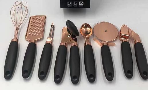 7 PCS High quality 7pcs Kitchen gadget set/copper plated serving spoons

Consist of whisk,grater,pizza cutter,garlicpress,can opener ,ice-cream scoop and peeler silicon