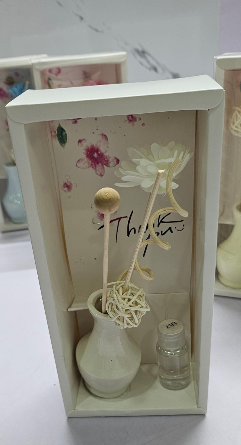 Decorative flowers &ceramic vase Reed diffuser  with 50ml long lasting essential oil LAVENDER,LILY,OCEAN,ROSE,JASMINE