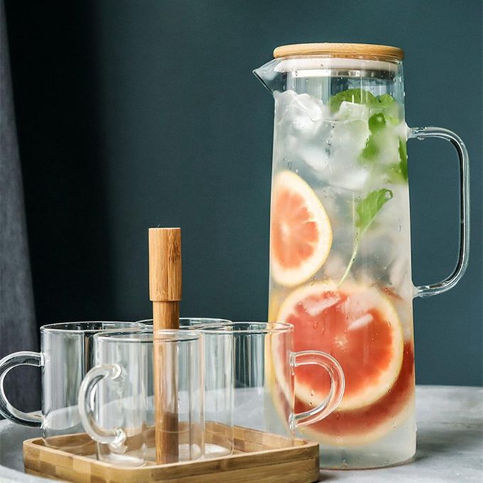 Heat resistant glass jug with an Airtight bamboo lid.