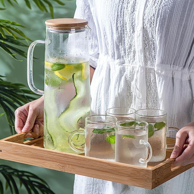 Heat resistant glass jug with an Airtight bamboo lid.