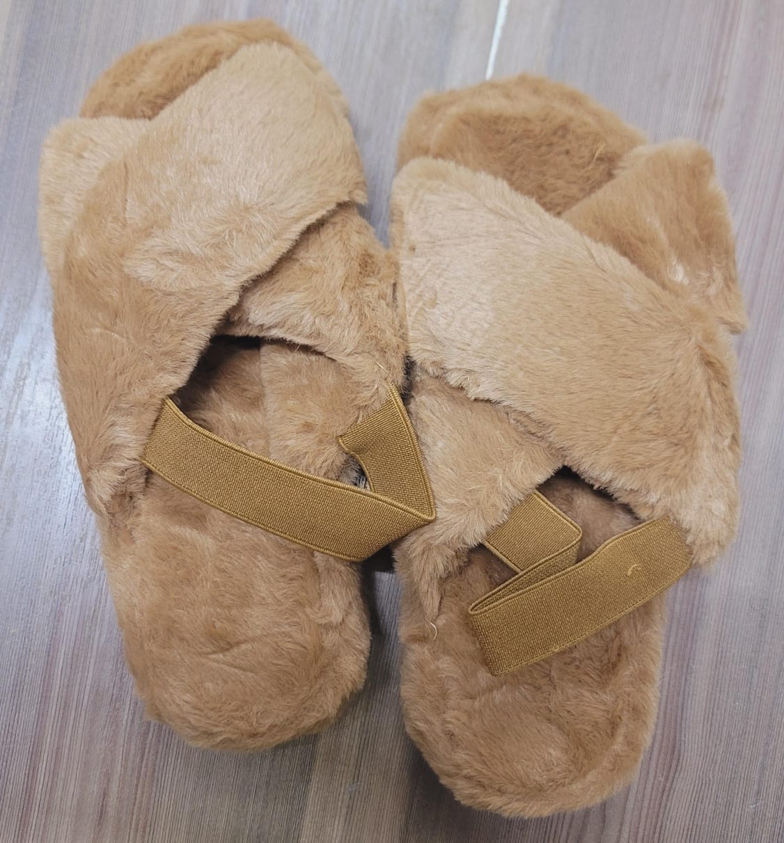ELEGANT FLUFFY SANDALS The soft fur on the slippers is soft and comfortable and won't rub your feet. Stylish, lightweight and comfortable. Style with your holiday outfits or with a pair of jeans to gi