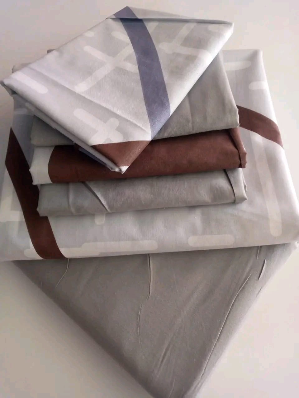 🔅🔅🔅Mix and match bedsheets 
✨2 pcs bedsheets 
✨4 pcs pillow cases 
▫️6x7
▪️ Cotton 

🍀Back in stock