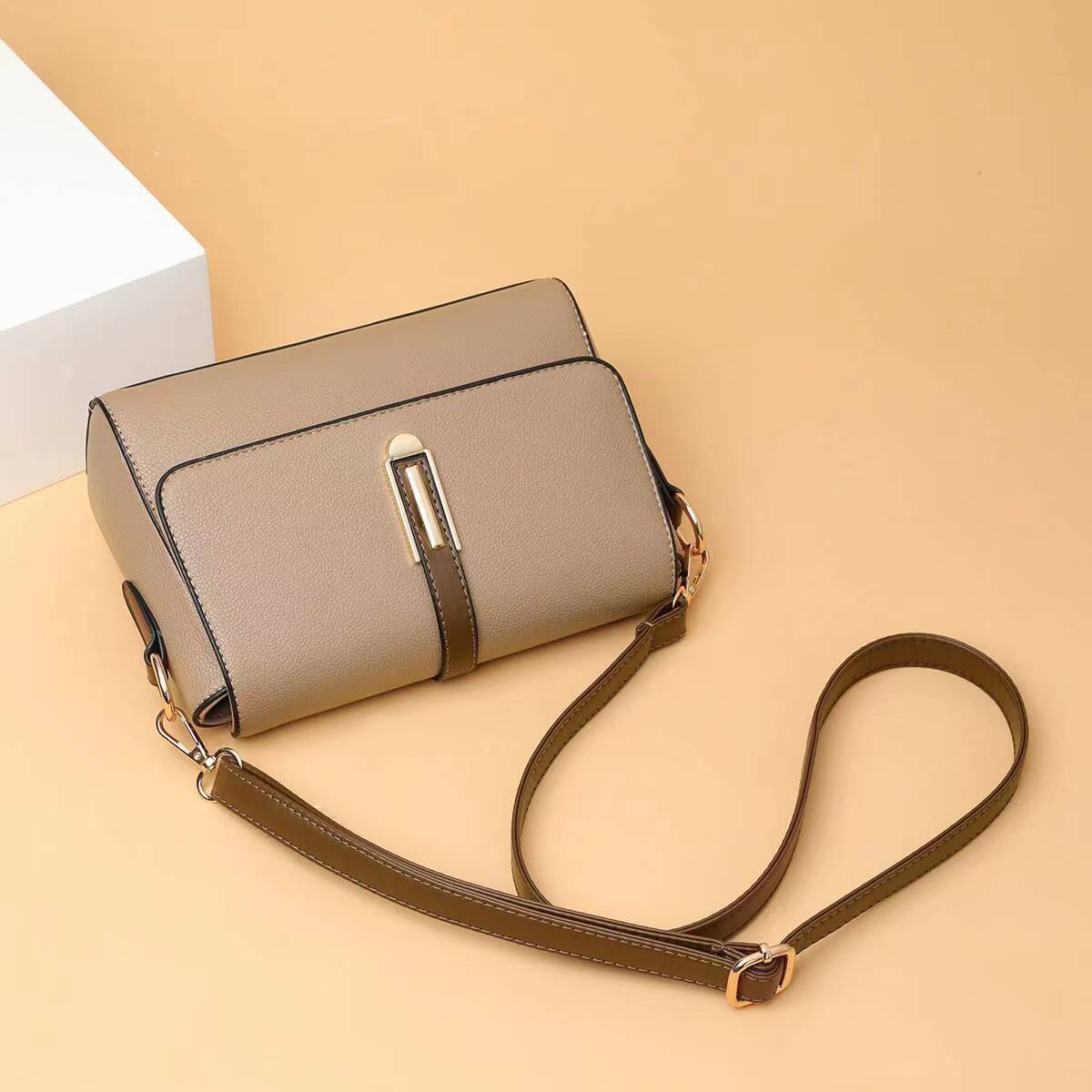 2024 new women's crossbody bag commuter single shoulder tofu bag small square bag cowhide bag women's real leather bag The Quality Of The Whole Network Is First