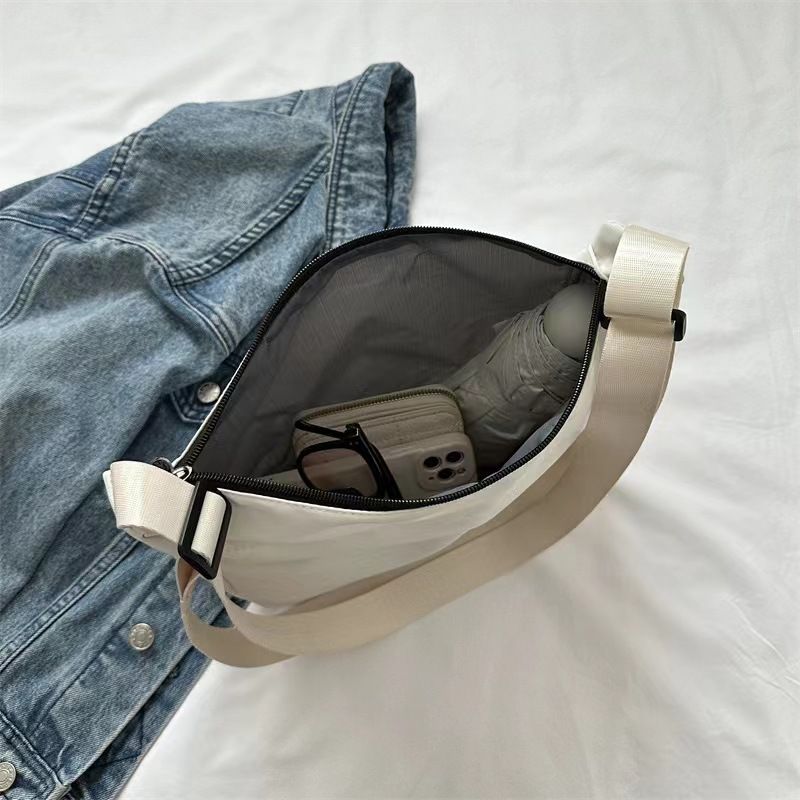 Niche Design Bag Women 2024 Summer New Fashion Nylon Cloth Shoulder Underarm Bag Network Red Hand Bag Network Quality First Service First