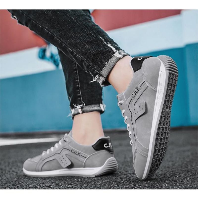 Men's Youth Sports Running Shoes Front Lacing Breathable Fine Work Soft Soled Outdoor Flat Shoes Sneakers