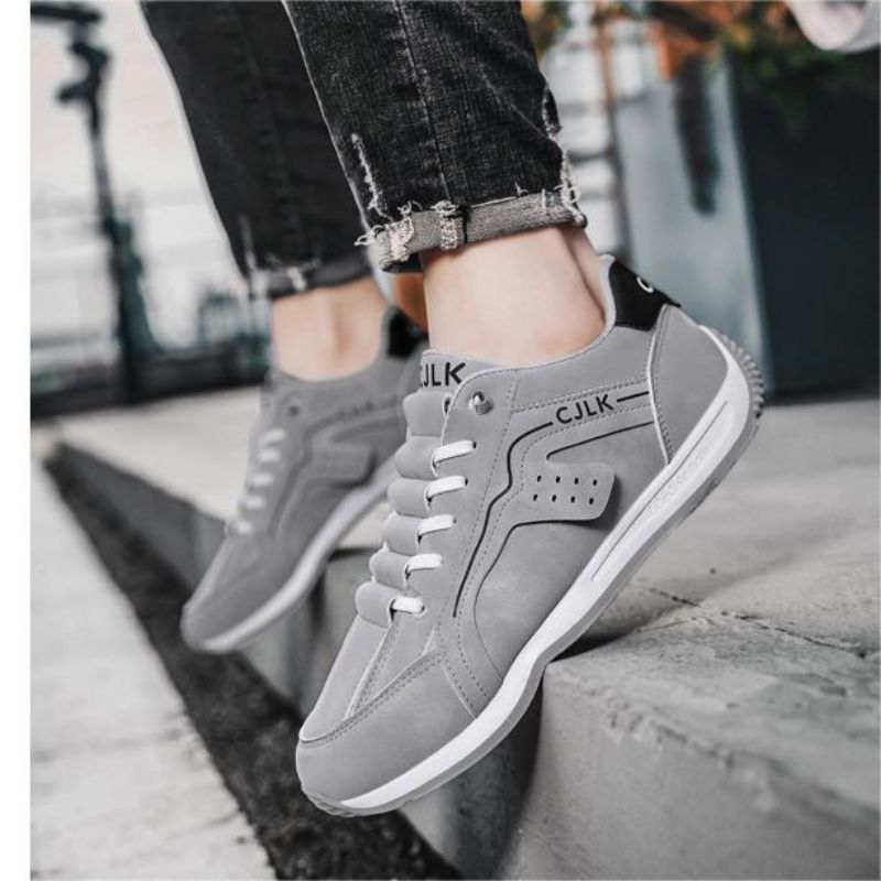 Men's Youth Sports Running Shoes Front Lacing Breathable Fine Work Soft Soled Outdoor Flat Shoes Sneakers