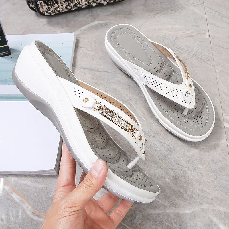 2024 Women's Slippers Summer New Fashion Metal Button Slides Shoes Wedge Beach Sandals Women Outside Platform Leisure Flip Flops