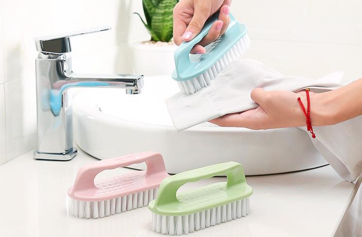 Plastic soft bristled small brush, laundry brush, household multifunctional household cleaning brush, clothes brush