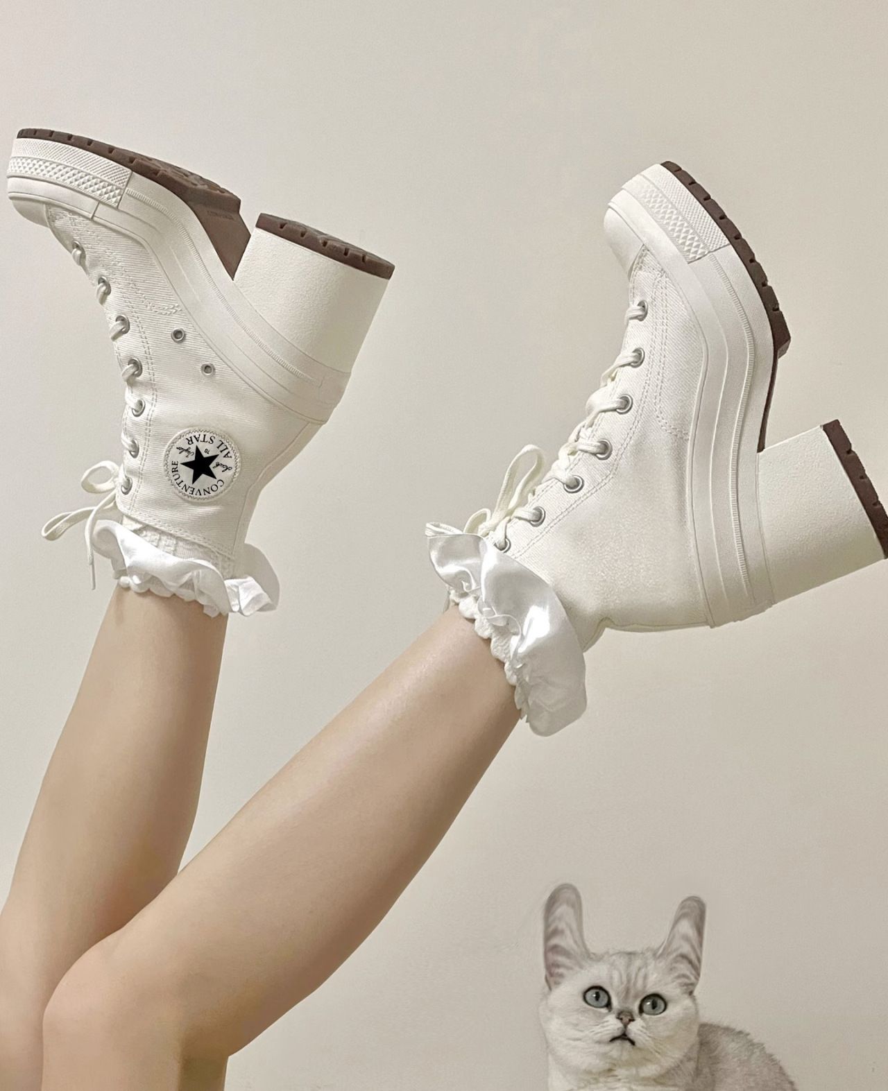 Retro high-heeled canvas shoes women's new round head lace up versatile height increase thick bottom high gang small white shoes