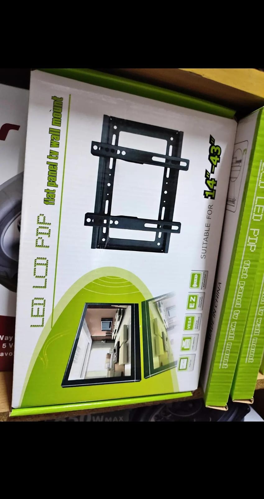 14'' - 43'' TV Wall Mount BracketHigh-quality TV Wall Mount keeps your flat panel TV safe and stable, letting you Slim TV just like a picture hanging on the wall. The unsightly cables can be concealed