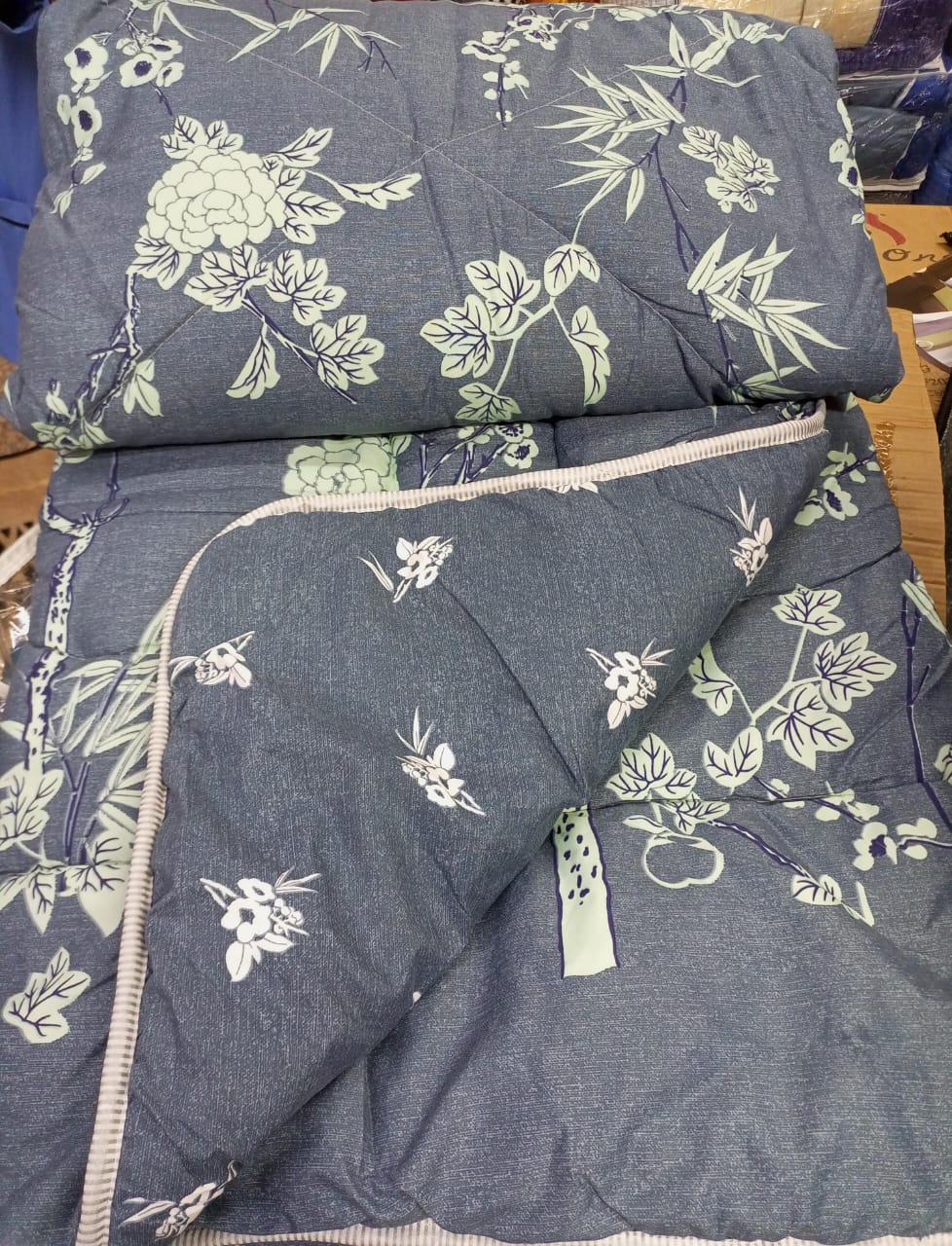 binded duvet covers 5*6This super soft, stylish duvet is guaranteed to make your nights simply magical as it is made from Cotton with 100% microfiber filling. The filling is well quilted in thus held