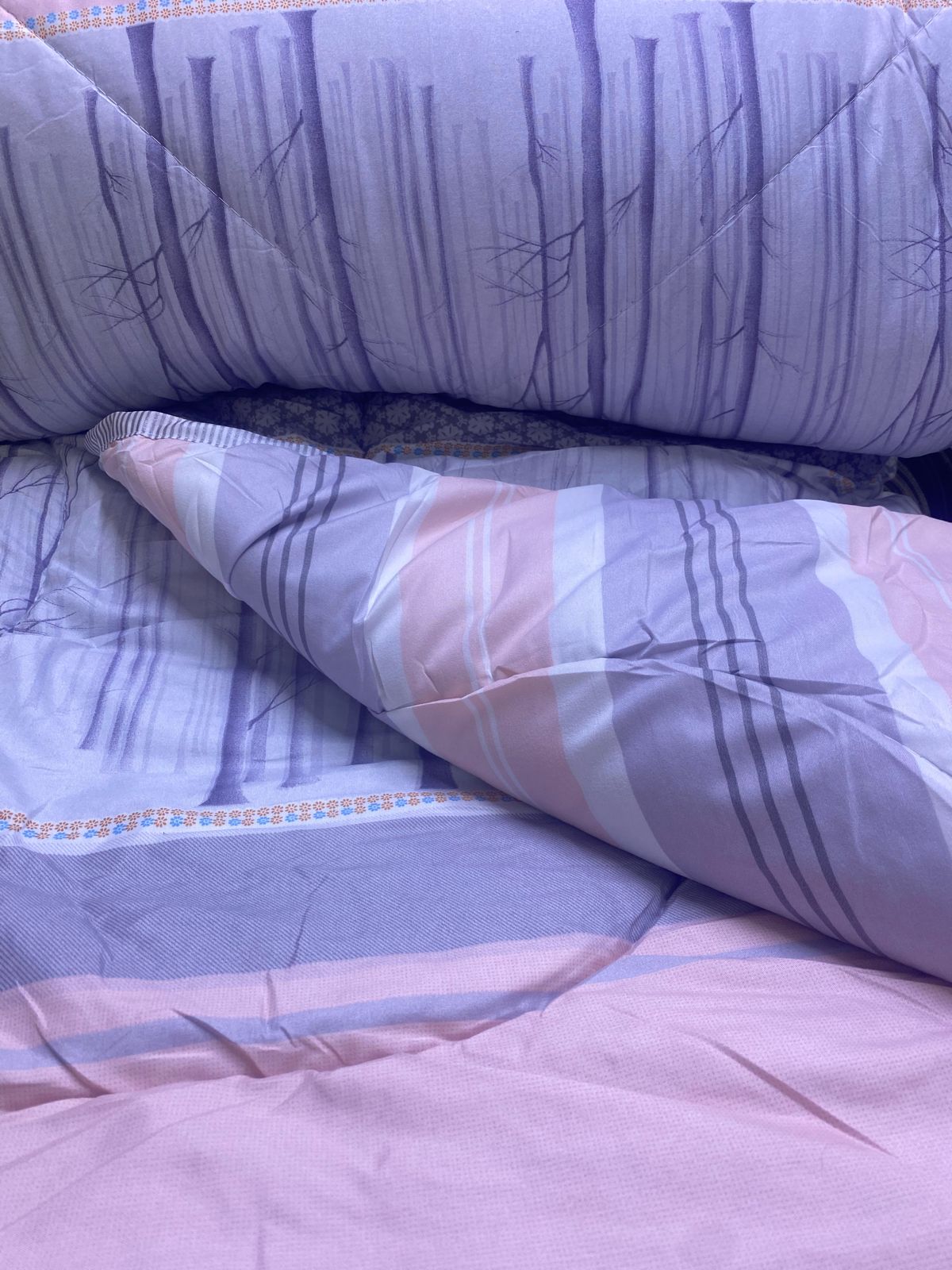 binded duvet covers 5*6This super soft, stylish duvet is guaranteed to make your nights simply magical as it is made from Cotton with 100% microfiber filling. The filling is well quilted in thus held