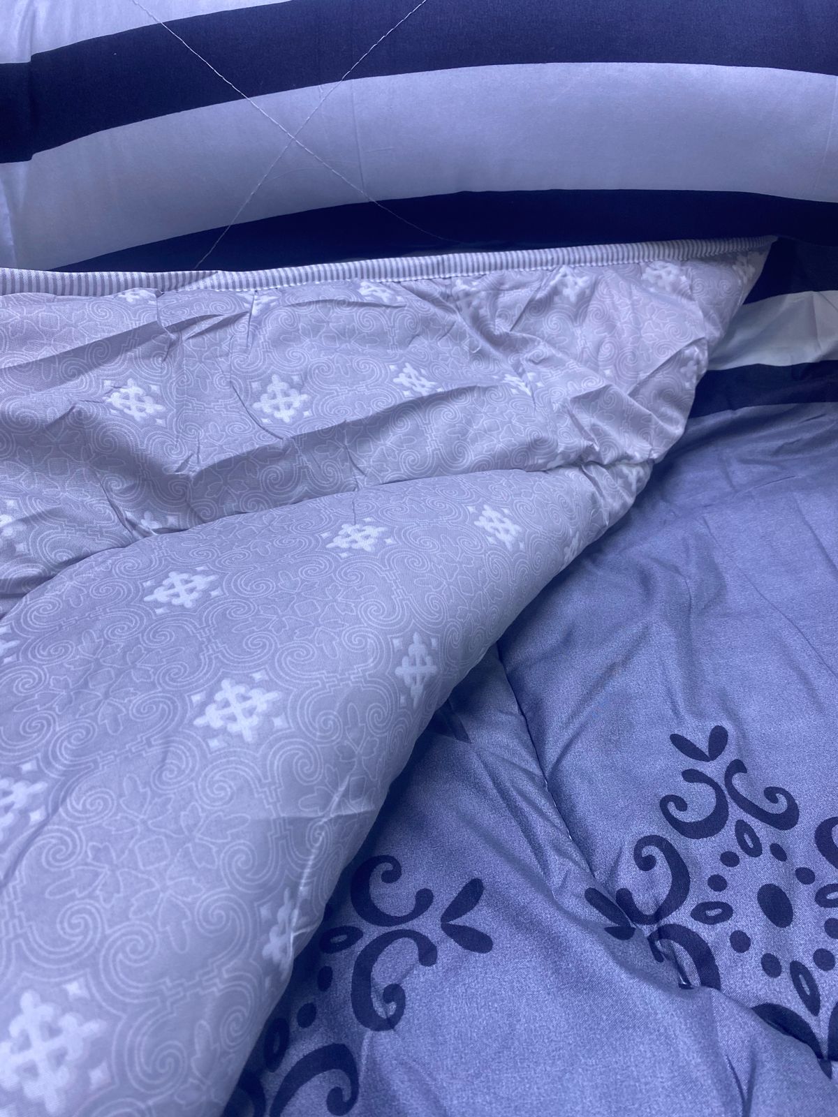 binded duvet covers 5*6This super soft, stylish duvet is guaranteed to make your nights simply magical as it is made from Cotton with 100% microfiber filling. The filling is well quilted in thus held