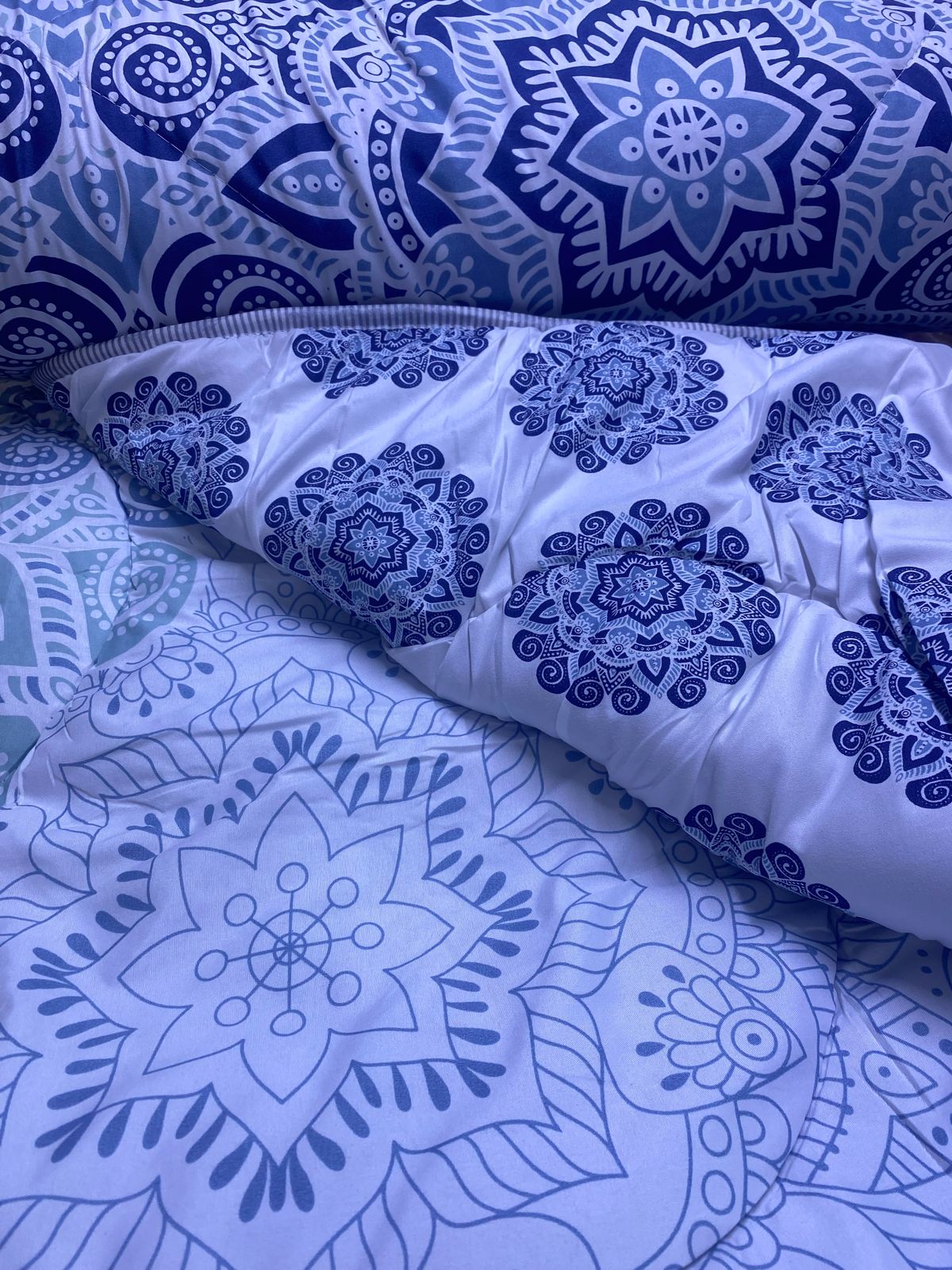 binded duvet covers 5*6This super soft, stylish duvet is guaranteed to make your nights simply magical as it is made from Cotton with 100% microfiber filling. The filling is well quilted in thus held