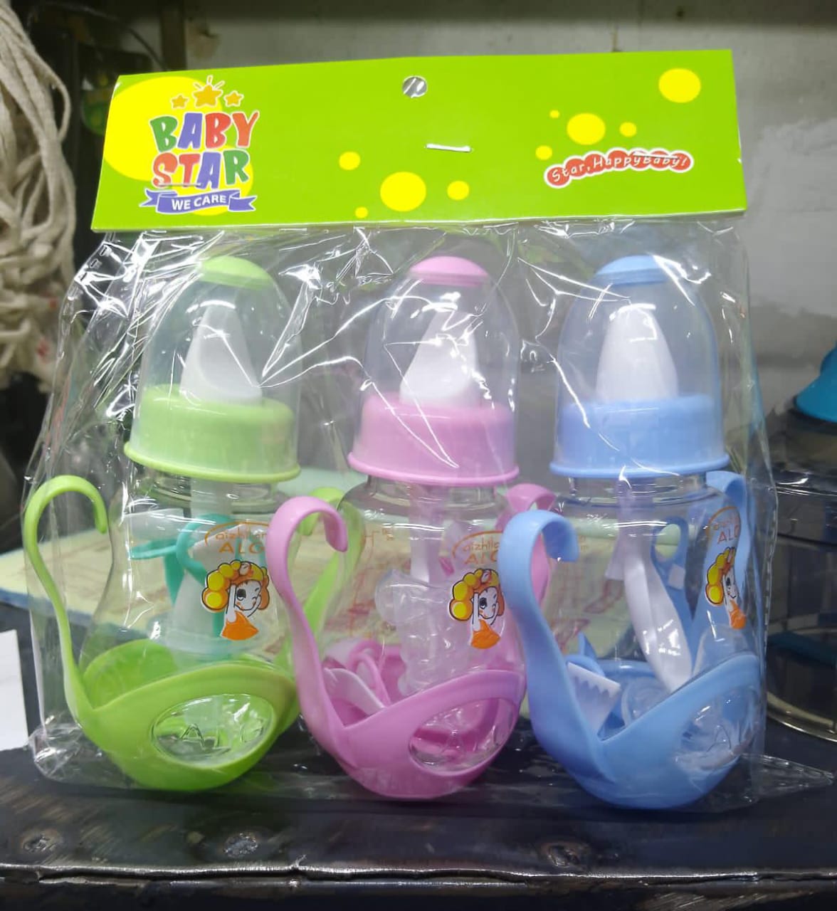 Small sizeVersatile in use - ideal for collecting, storing, freeding, and feeding breast milk
Efficient - not a drop of precious breast milk is lost
Easy to clean - dhwasher and microwave-safe
Light-w