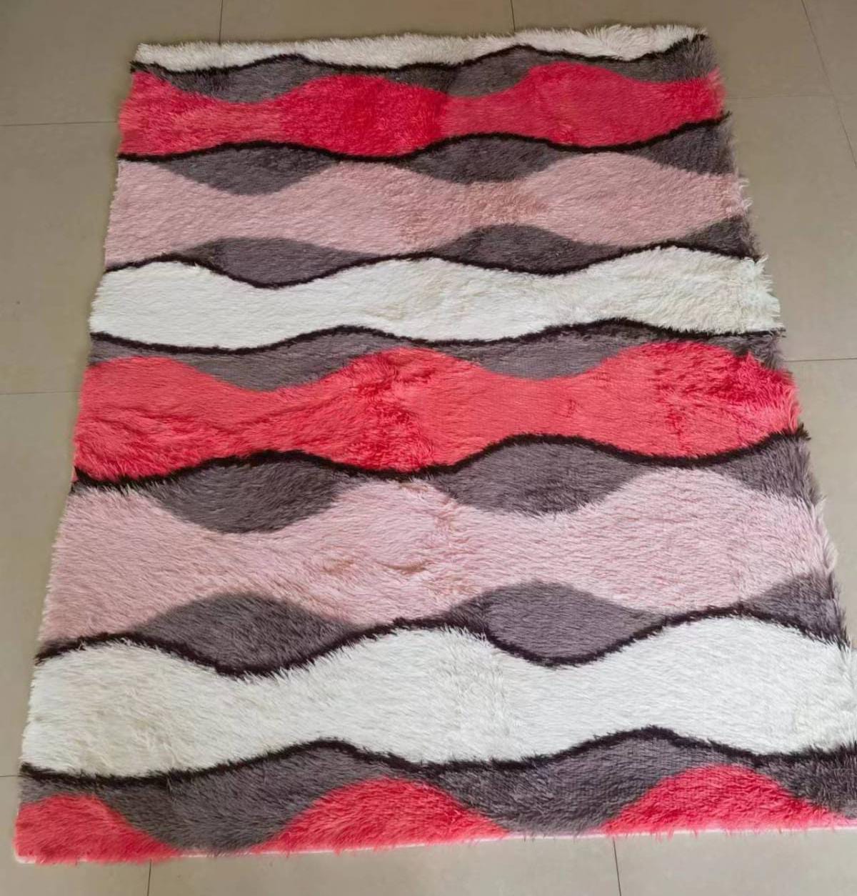 Pattern fluffy carpetThis woolen shag rug in cotton material and a thick surface is the ideal carpet for your home that will give you value for your money. It is very soft for a warm and cozy living s