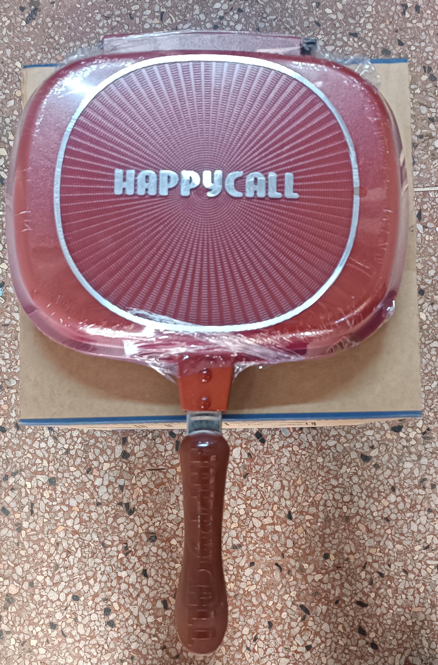 t new design double sided grill pan is a must have cookware for your kitchen, the double sided pan with the silicon sealing on the edge and magnetic locking mechanism will create a pressure effect while cooking, locking in the heat and pressure to cook the food more quickly and maintaining it original taste