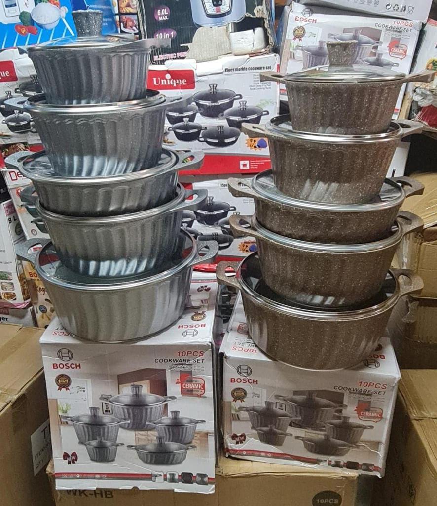 ceramic Bosch Very high quality granite pots. It has glass lids that traps heat inside for efficient cooking.It comes in a Set highly durable, easy to clean, even heat distribution, comfortable soft-touch handles, stay cool during use premium aluminum material for superior heat distribution and dual nonstic