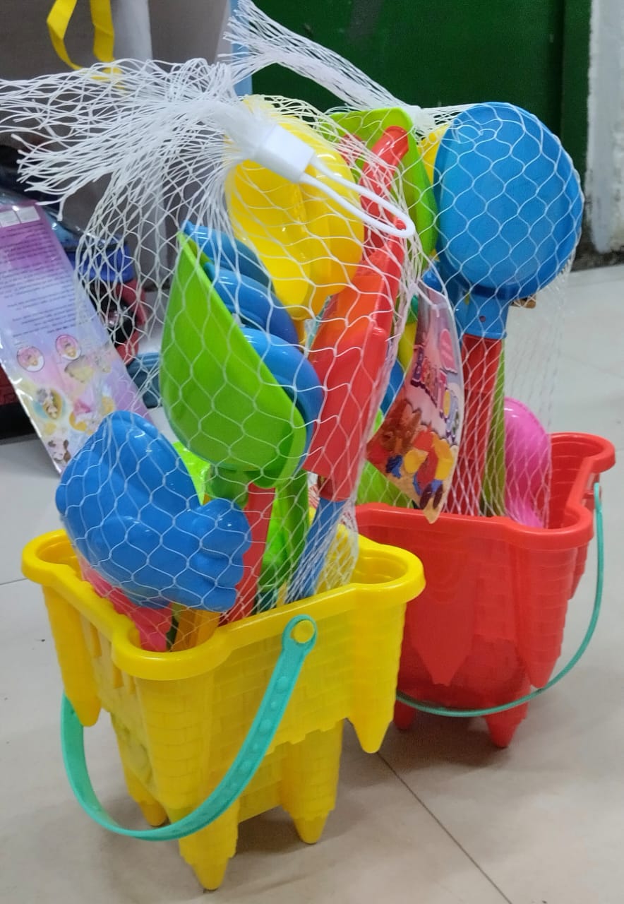 Fashion 5pc Beach Set Toy Very sturdy for durabilityFun bright coloursMore fun with the spinning part as they pour sand and or water on itCan be used both at home