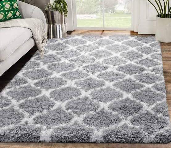Pattern fluffy carpet This woolen shag rug in cotton material and a thick surface is the ideal carpet for your home that will give you value for your money. It is very soft for a warm and cozy living